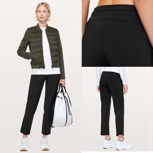 Lululemon On The Move Pant *28"
Black! EUC